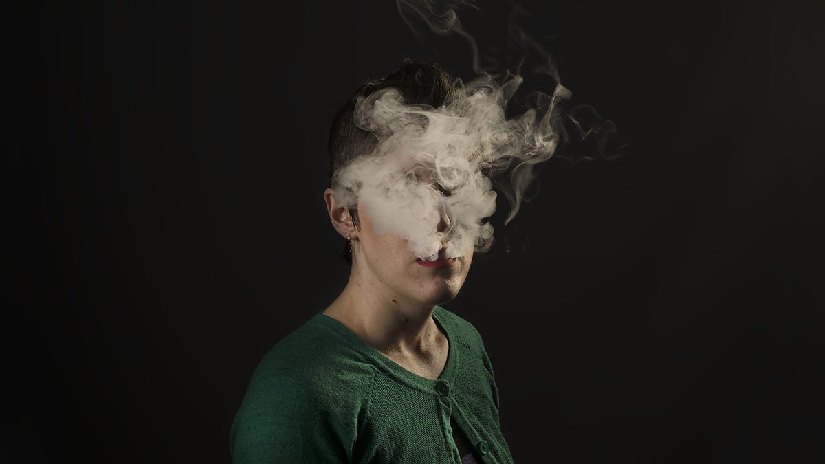 A women uses an e-cigarette.
