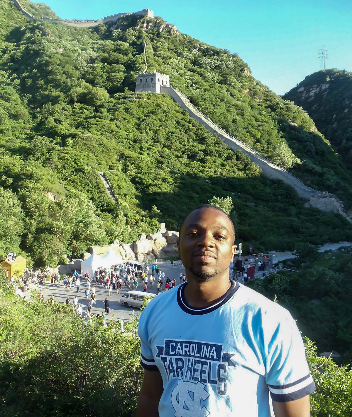 Dedren Snead standing in front of the Great Wall of China.