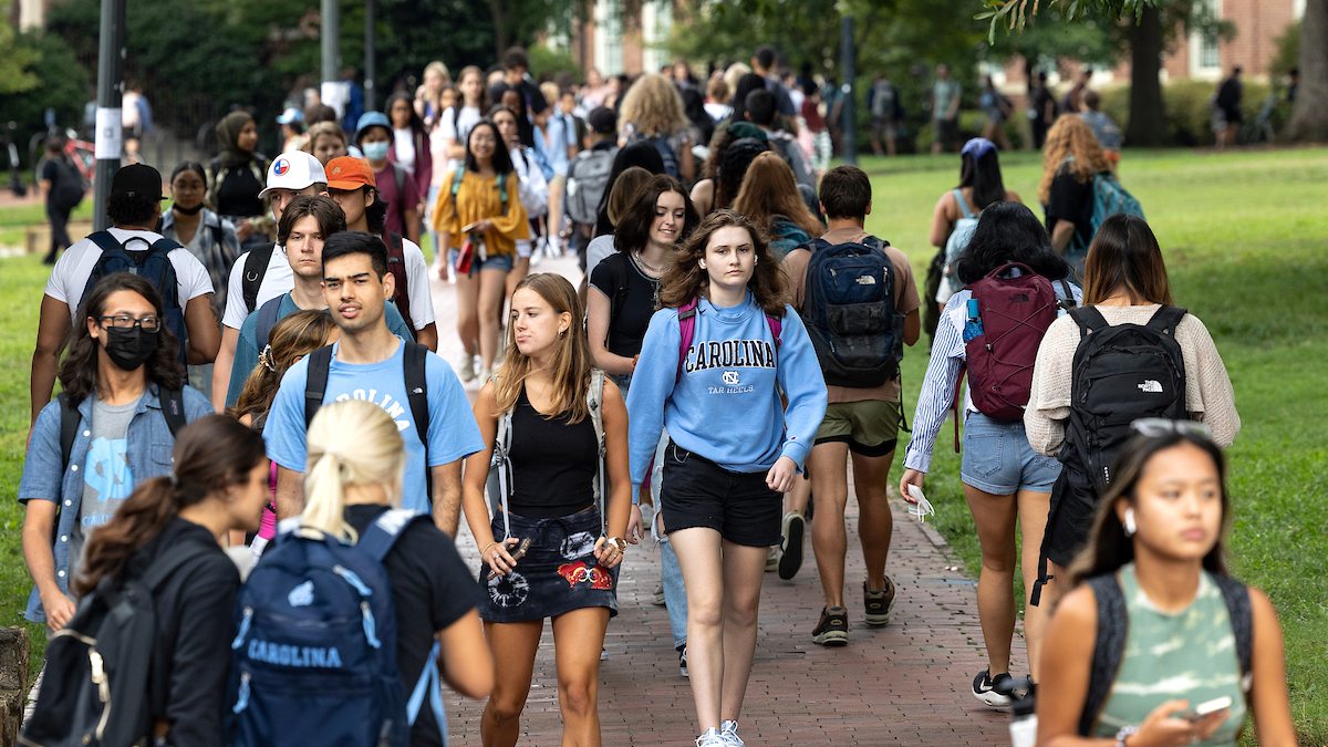 A group of students walks on campus