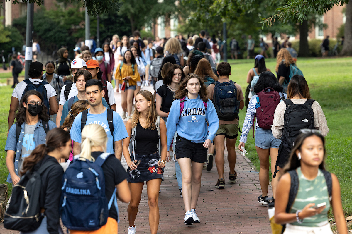 A group of students walks on campus
