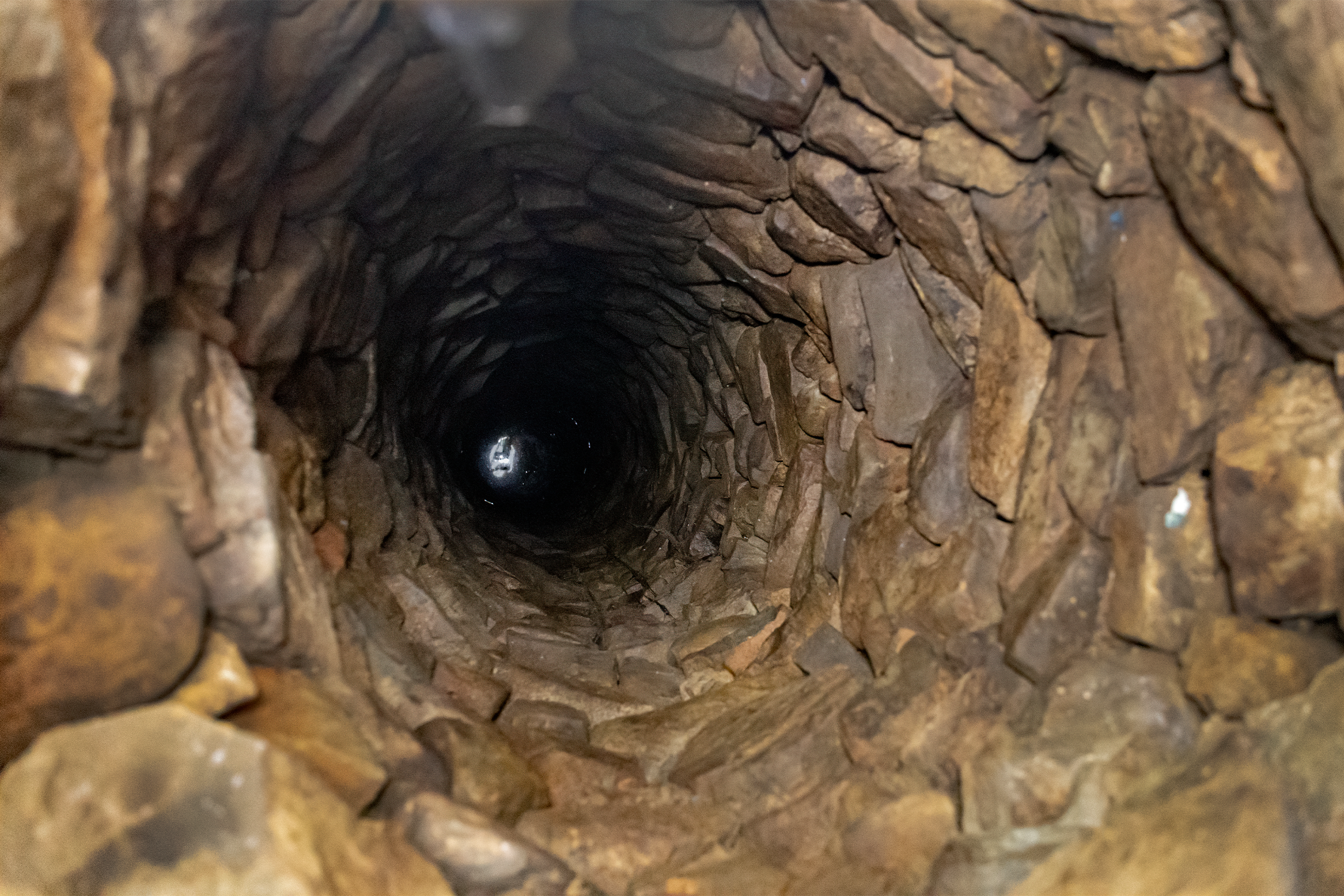 A look into the interior of a well.